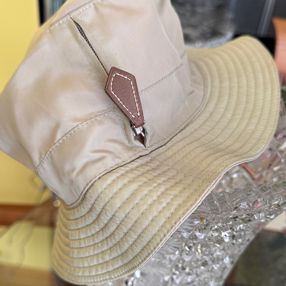 Hermes Cream Bucket Hat with Peach Lining - Picture 4 of 8